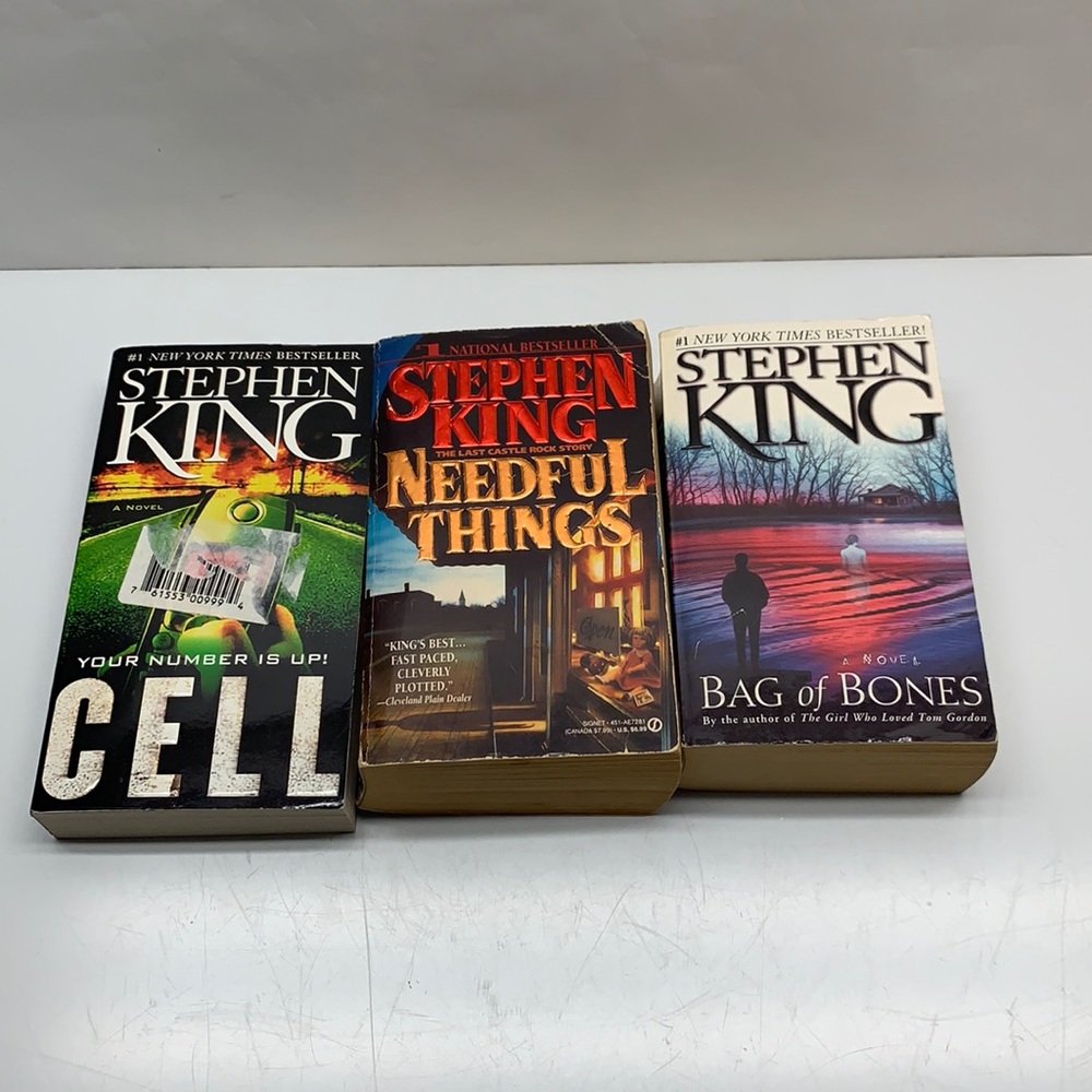 Set 3 Stephen King paperback books Cell bag bones